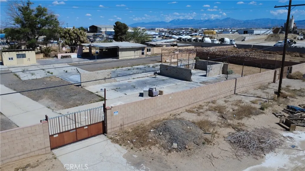 42336 5th Street E, Lancaster, California 93535 home-pic-2